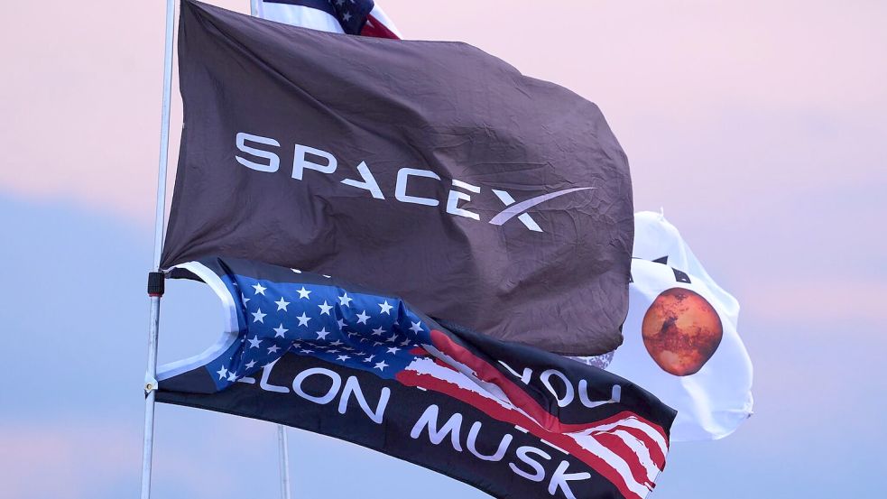 SpaceX war kürzlich mit Musks KI-Unternehmen xAI fusioniert, das mit Anbietern wie Anthropic und OpenAI bei generativen KI-Werkzeugen konkurriert. (Archivbild) Foto: Eric Gay/AP/dpa