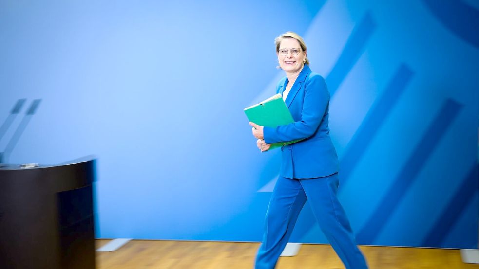 Bundesjustizministerin Stefanie Hubig will punktuelle Änderungen an der Praxis des Versorgungsausgleichs vornehmen. (Archivfoto) Foto: Bernd von Jutrczenka/dpa