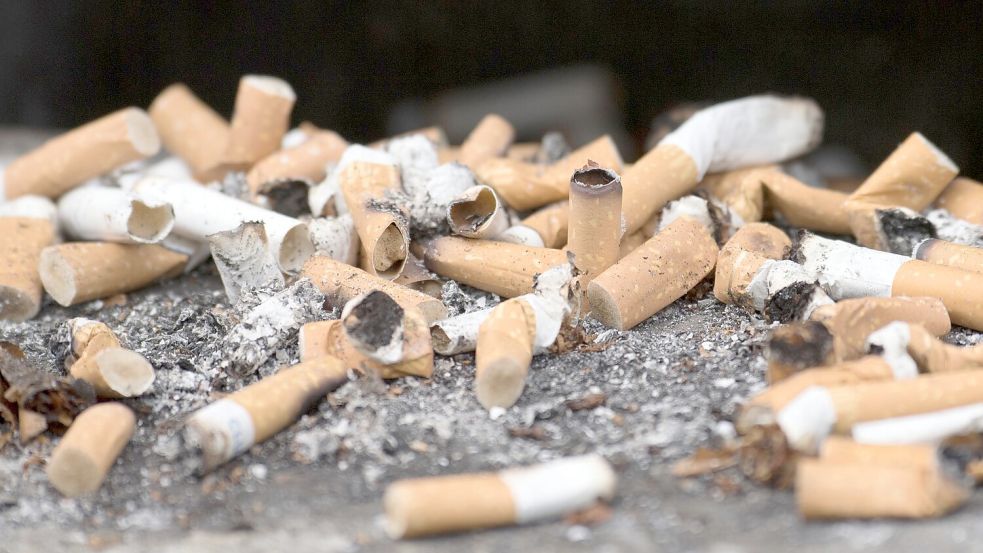 Mehr als sieben Millionen Menschen sterben nach Angaben der WHO jedes Jahr weltweit durch Tabakkonsum. (Symbolbild) Foto: Ralf Hirschberger/dpa-Zentralbil