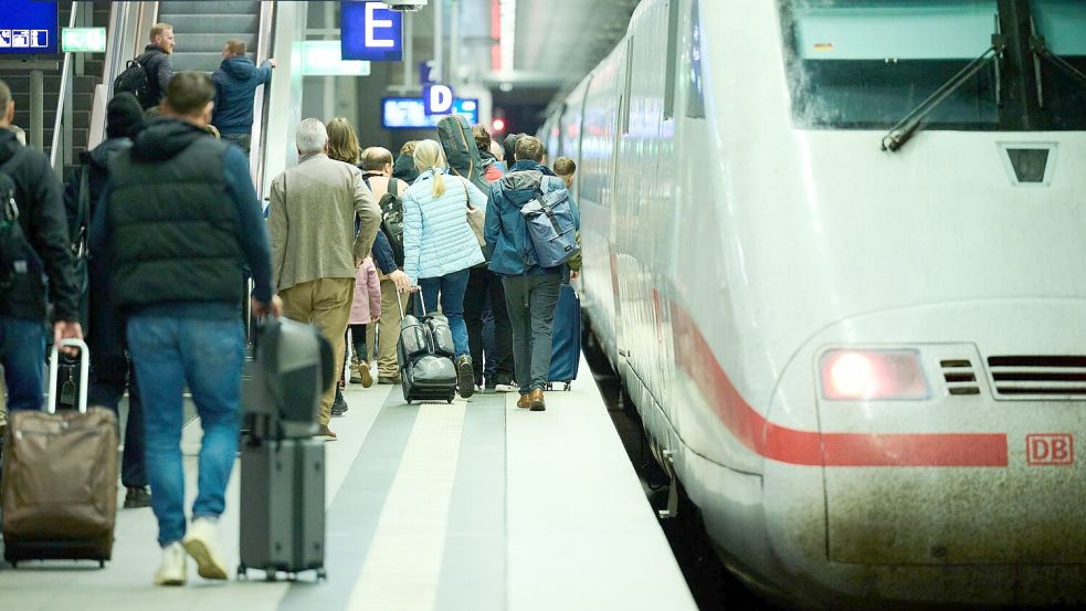 Die chronischen Pannen bei der Bahn haben Auswirkungen: Laut einer Umfrage meiden viele Menschen die Züge. (Symbolbild) Foto: Annette Riedl