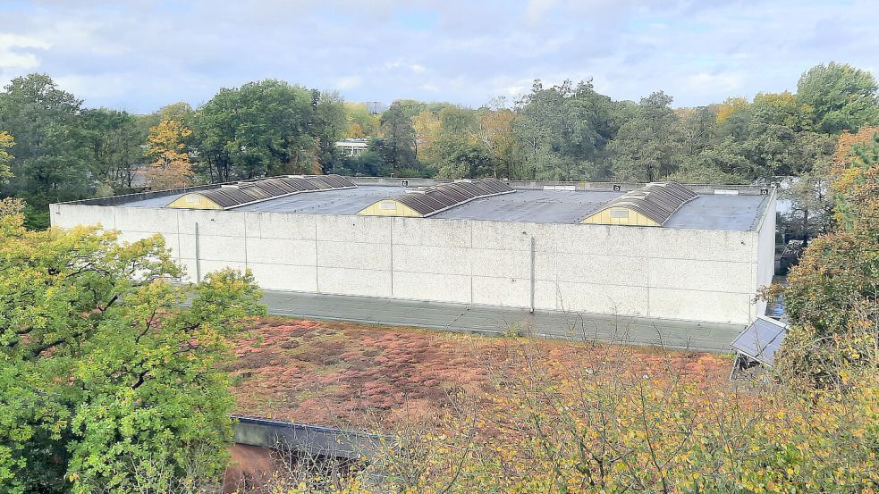 Die BBS-Sporthalle wurde 1979 gebaut. Ihre Gebäudehülle muss saniert werden.Foto: Landkreis Aurich