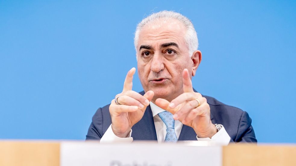 Schah-Sohn Reza Pahlavi fordert Deutschland auf, einen grundlegenden Wandel im Iran zu unterstützen. Foto: Michael Kappeler/dpa
