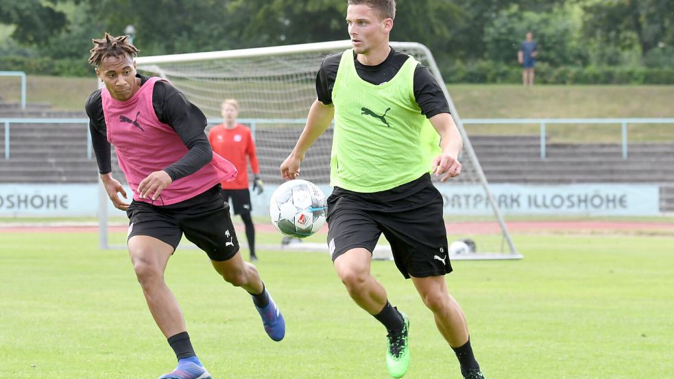 Spielten in der Saison 19/20 gemeinsam beim VfL Osnabrück: Moritz Heyer (rechts) und Etienne Amenyido werden in der kommenden Spielzeit allerdings wohl kaum erneut Teamkollegen. Foto: imago/Fotostand