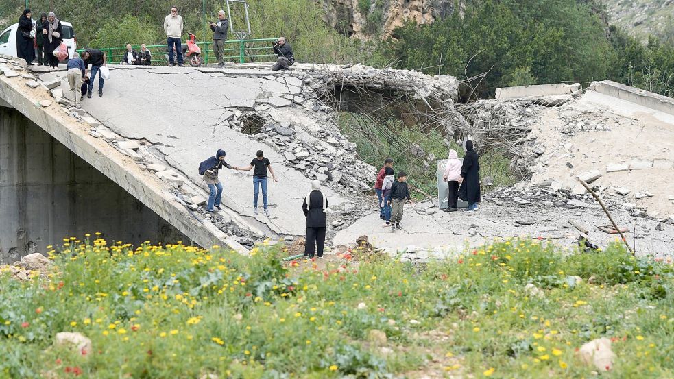 Israel hat im Südlibanon auch Straßen und Brücken zerstört. (Archivbild) Foto: Bilal Hussein