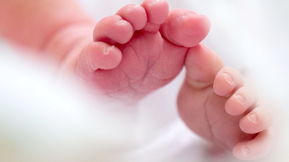 Beim Neugeborenen-Screening kommen neue Untersuchungen hinzu. (Symbolblid) Foto: Arno Burgi