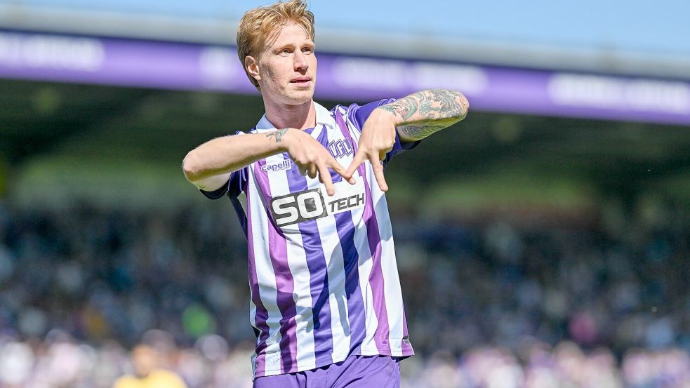Trifft zum Ausgleich: Bjarke Jacobsen köpft das 1:1 für den VfL Osnabrück gegen Verl. Foto: Osnapix/Michael Titgemeyer