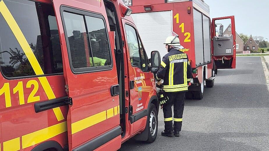 Die Ortsfeuerwehr Ostrhauderfehn rückte zur Bürgermeister-Heyer-Straße aus. Foto: Sascha Block/Feuerwehr Ostrhauderfehn