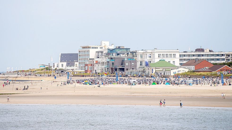 Die Insel Norderney ist vor allem im Sommer Ziel zahlreicher Urlaubsgäste. Was, wenn genau dann ein Virus ausbricht? Das war das Szenario einer Katastrophenschutzübung des Landkreises Aurich. Foto: DPA