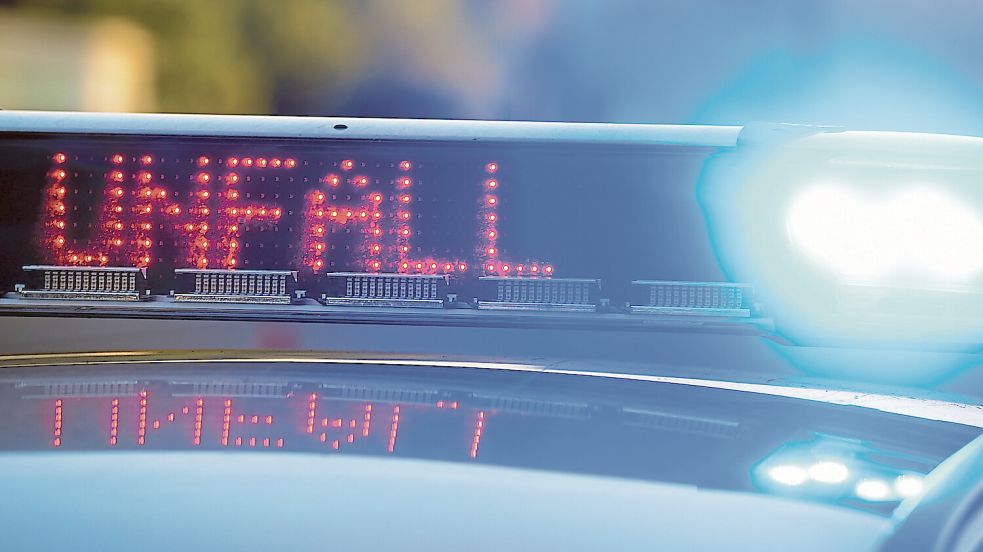 Die Polizei rückte am Freitag zu einem Unfall bei der A 28 Nahe Uplengen aus. Symbolfoto: Stefan Puchner/dpa