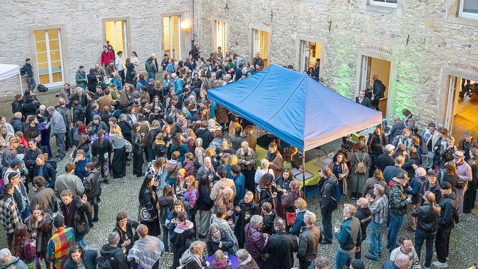 1000 Besucher hat das EMAF bei der Eröffnung in der Kunsthalle Osnabrück gezählt. Foto: Angela von Brill