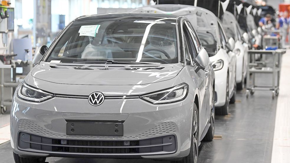 Der ID.3 hat den Spitzenplatz des häufigsten Elektroautos in Deutschland übernommen. (Archivbild) Foto: Hendrik Schmidt
