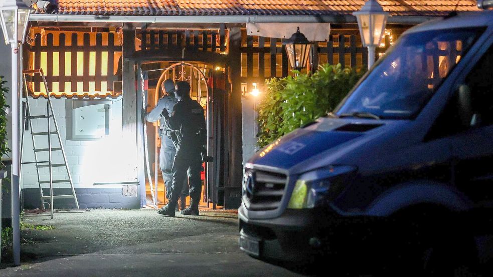 1.200 Polizisten sind bei der Razzia im Einsatz. Foto: Christoph Reichwein