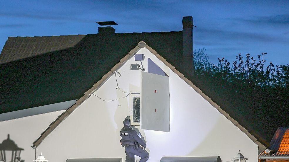 Auch Spezialeinsatzkräfte sind etwa in Hilden dabei. Foto: Christoph Reichwein