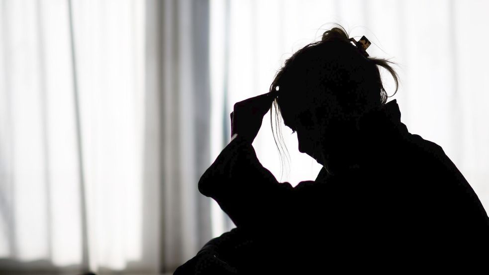 Viele junge Menschen nutzen KI-Chatbots, um über seelische Probleme zu sprechen – Experten warnen vor Risiken. (Symbolbild) Foto: Julian Stratenschulte