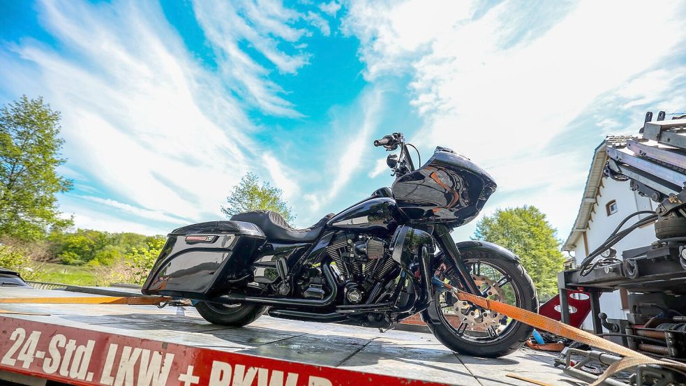 In der Werkstatt eines Mannes in Langenfeld entdeckte die Polizei zahlreiche Motorräder, auch vom Typ Harley-Davidson. Foto: Christoph Reichwein