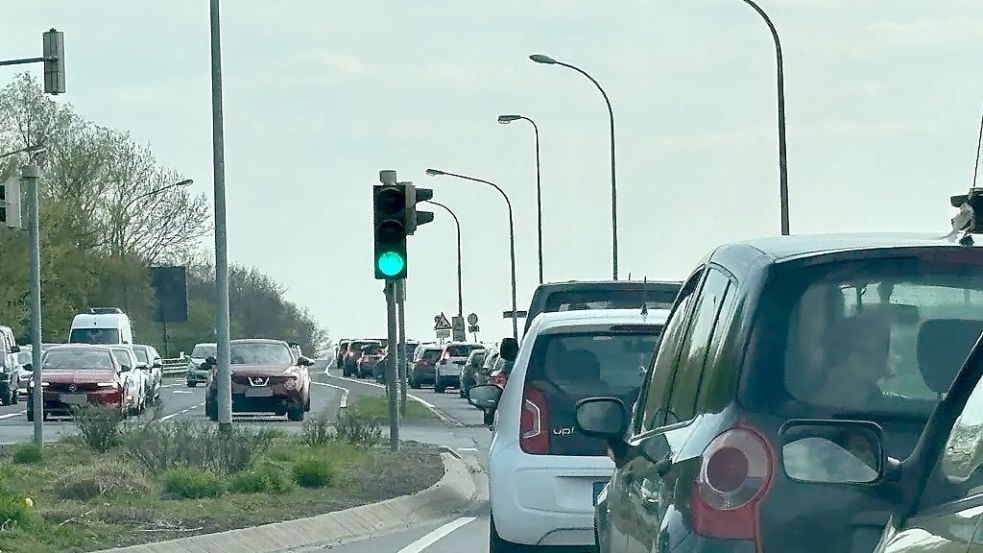 Als die B 70 halbseitig gesperrt war, kam es zu langen Staus. Foto: privat/Archiv