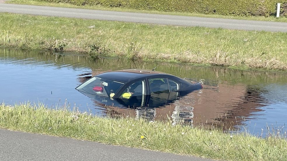Der Wagen war von einer Grundstücksauffahrt gerollt. Foto: Henrik Zein