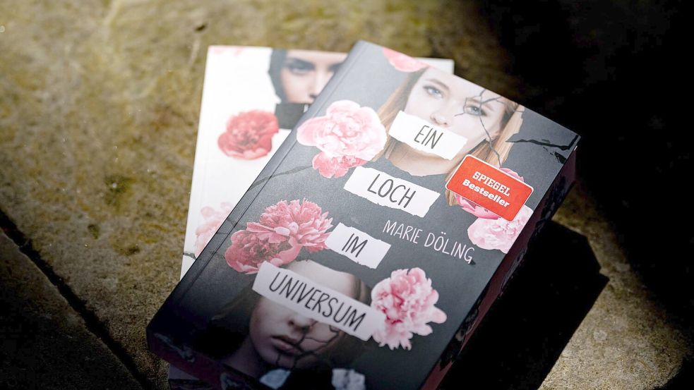 Um düstere Themen geht es in Dölings jungen Romanen. Foto: Fabian Sommer/dpa