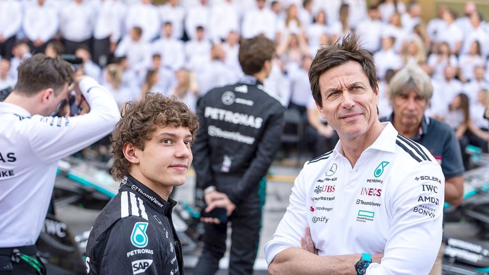 Der Rennfahrer (l) und sein Förderer. (Archivbild) Foto: Luca Martini