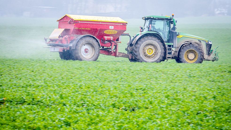Landwirte müssen bald ihre Düngemittel-Vorräte auffüllen. (Symbolbild) Foto: Jens Büttner