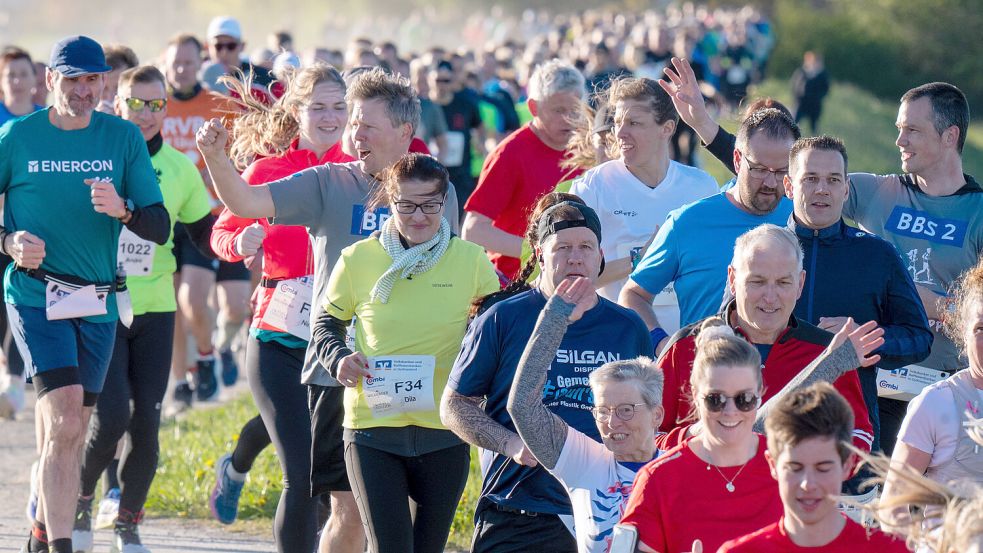 Die Läufer waren bei der ersten Ossiloop-Etappe am Dienstag bestens gelaunt. Foto: Klaus Ortgies