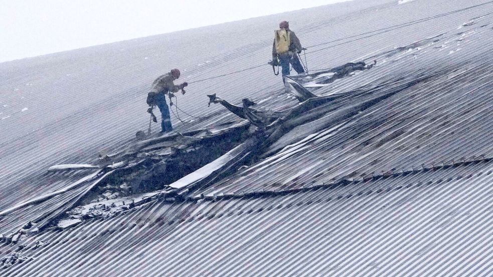 Dem ukrainischen Präsidenten Wolodymyr Selenskyj zufolge sind mehr als 500 Millionen Euro für die Reparatur des über einem Betonsarkophag für die Atomruine errichtete Stahlbogens nötig. (Archivbild) Foto: Efrem Lukatsky/AP/dpa