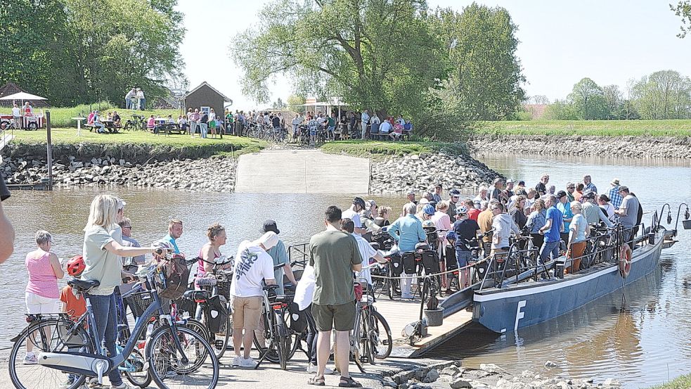Der Saisonstart der Pünte lockt alljährlich viele Besucher. Foto: Bodo Wolters/Archiv