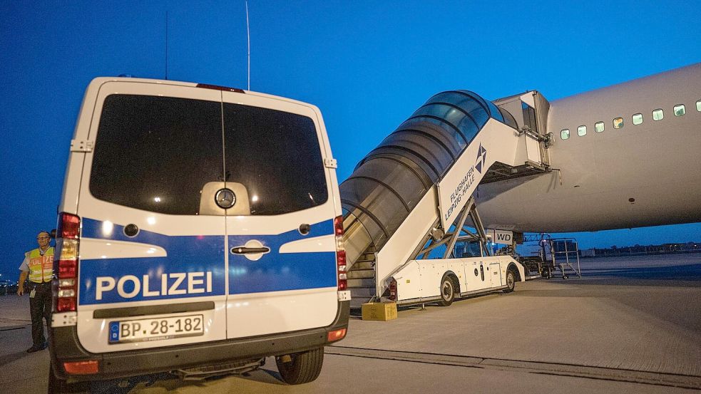 Bei Abschiebungen unterstützt die Bundespolizei die Ausländer- und Polizeibehörden der Länder. (Symbolbild) Foto: Michael Kappeler