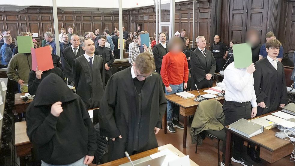 In Hamburg läuft der Prozess gegen mutmaßliche Mitglieder der rechtsextremistischen Terrorgruppe „Letzte Verteidigungswelle“. (Archivbild) Foto: Marcus Brandt/Pool dpa/dpa