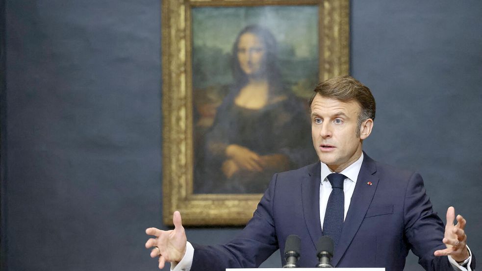 Herzensprojekt oder Hybris? Präsident Emmanuel Macron hat viel vor mit dem Kulturtempel - und mancher Franzose ist der Meinung, er wolle sich mit dem „neuen“ Louvre ein Denkmal setzen. Foto: imago/Bestimage