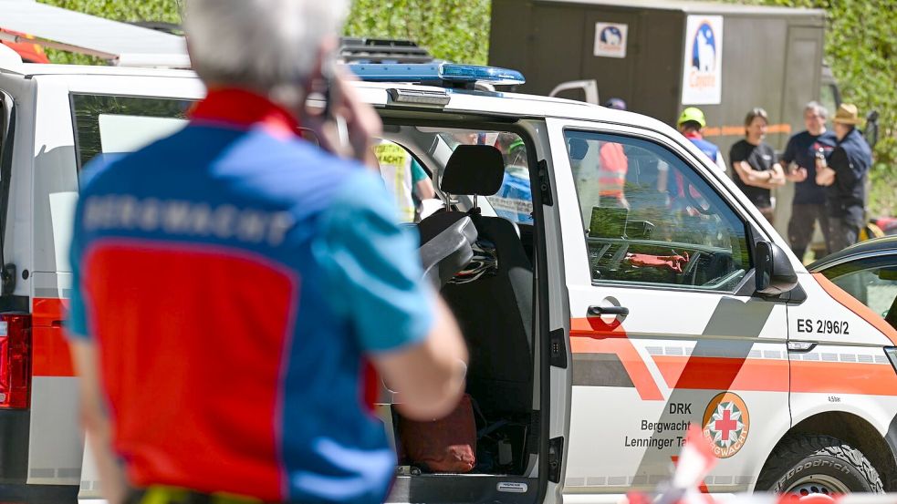 Der Mann war mit seiner Gruppe bereits rund 1.300 Meter tief in die Höhle im Kreis Reutlingen geklettert, als der Notfall passierte. Foto: Marius Bulling/dpa