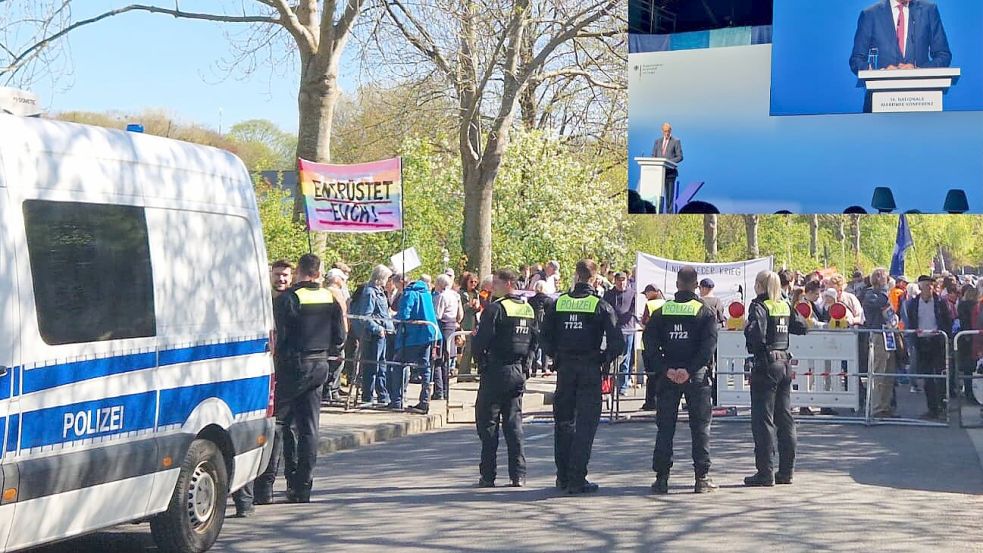 Insgesamt neun Demonstrationen fanden am Eröffnungstag der Nationalen Maritimen Konferenz statt in Emden statt. Diese richteten sich vor allem gegen Bundeskanzler Friedrich Merz. Foto: Marie Claire Hitchcock