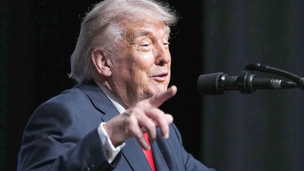 US-Präsident Trump zahlt es Bundeskanzler Friedrich Merz heim – mit einem Truppenabzug. Foto: AP/picture alliance/Matt Rourke