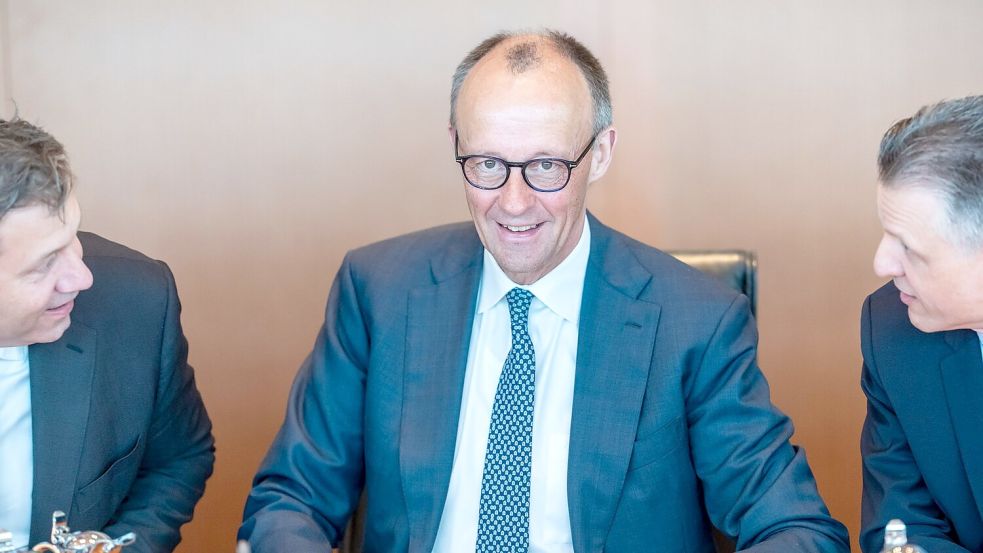 Bundeskanzler Friedrich Merz (CDU) und sein Kabinett haben im ersten Jahr einige Gesetze auf den Weg gebracht. (Archivfoto) Foto: Michael Kappeler/dpa