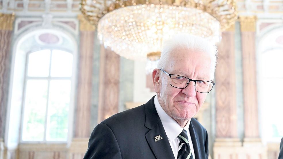 Bei seinem Abschied im Neuen Schloss zeigt sich Kretschmann wehmütig. Foto: Bernd Weißbrod