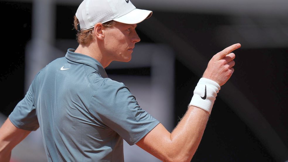 Eine Gruppe von Topspielern, darunter Jannik Sinner, soll die Preisgeld-Debatte im Tennis neu entfacht haben. (Archivbild) Foto: Manu Fernandez