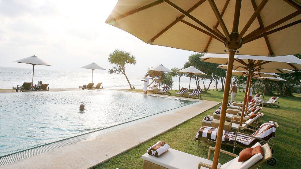 Ein Kläger darf den Reisepreis mindern, weil in seinem Urlaub die Liegen am Hotelpool mit Handtüchern reserviert waren. (Symbolbild) Foto: Steffen Kugler