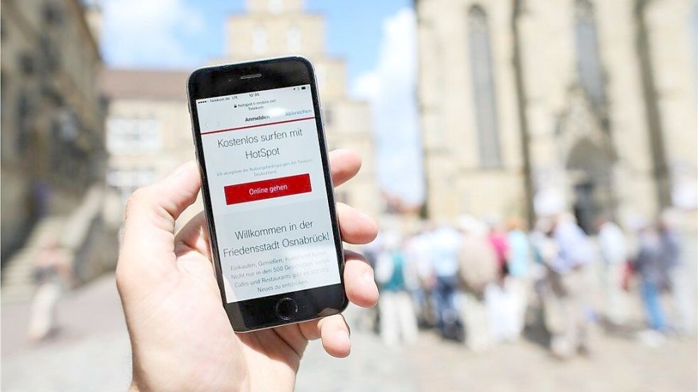 Die Stadt Osnabrück baut ihr Netzwerk für kostenlosen Internetzugang weiter aus. Foto: David Ebener