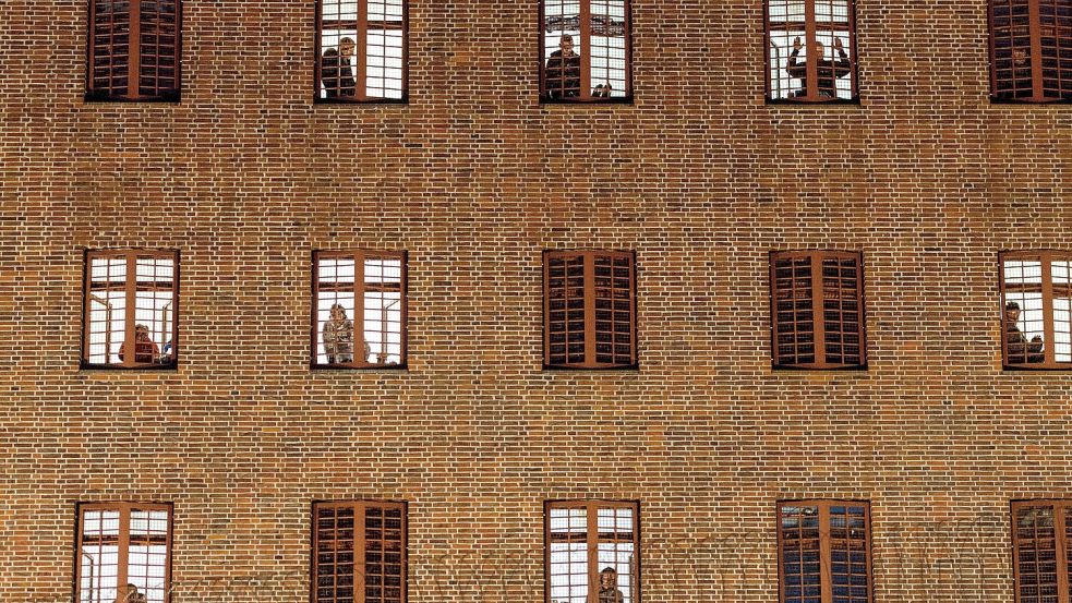 Viereinhalb jahre saß Nasir D. in einer Zelle der Untersuchungshaftanstalt Hamburg. Dabei häufte er Einiges an. Foto: dpa/ Christian Charisius