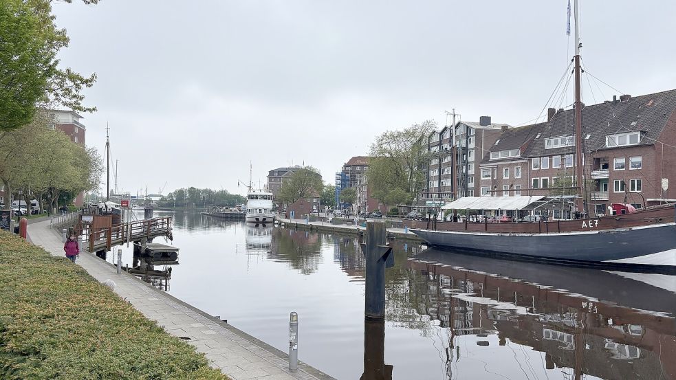 Der Liegeplatz des Feuerschiffs im Emder Ratsdelft bleibt derzeit leer. Foto: Stephanie Schuurman