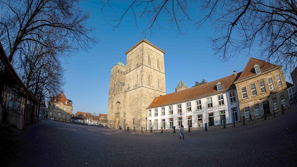 Bei einer Sonderkollekte des Bistums Osnabrück sind knapp 91.000 Euro für die Ukraine zusammengekommen. Foto: Tobias Saalschmidt