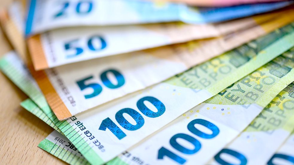 Große Mengen Geld wurden auf das Konto des Mannes ein- und wieder ausgezahlt. Symbolfoto: Hendrik Schmidt/dpa