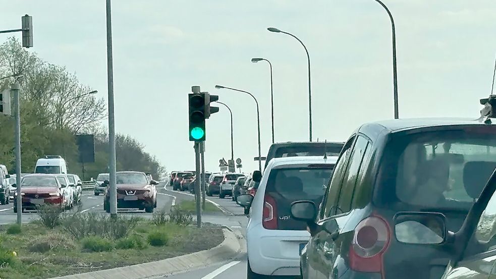 Als die B 70 halbseitig gesperrt war, kam es zu langen Staus. Foto: privat/Archiv