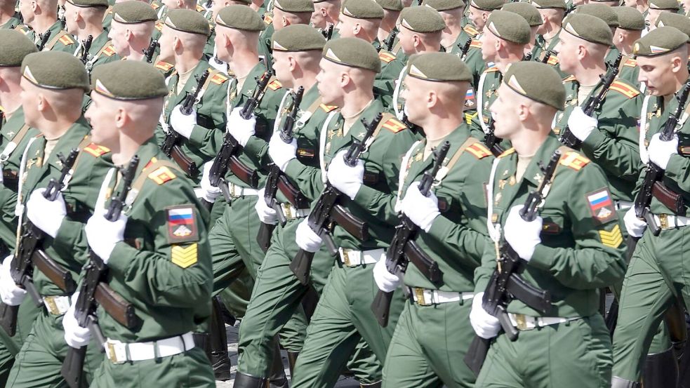 Moskaus Angebot einer Waffenruhe soll die eigenen Feiern zum Tag des Sieges schützen. (Archivbild) Foto: Ulf Mauder/dpa