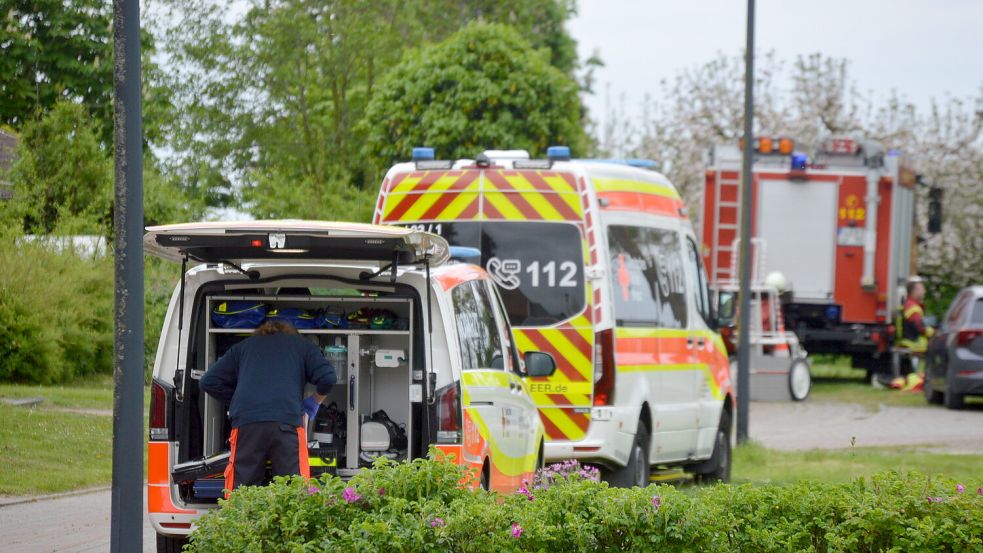 Feuerwehr und Rettungsdienst waren im Einsatz. Foto: Holger Weers