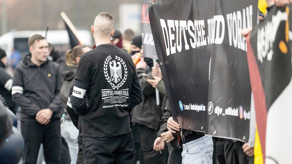 Die Gruppe „Deutsche Jugend Voran“ stand im Visier der Ermittler bei Durchsuchungen fast überall bundesweit. (Archivbild) Foto: Fabian Sommer/dpa