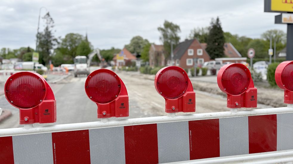 Direkt an der Aral-Tankstelle an der Ostertorstraße wird schon fleißig gearbeitet. Foto: Madita Janßen
