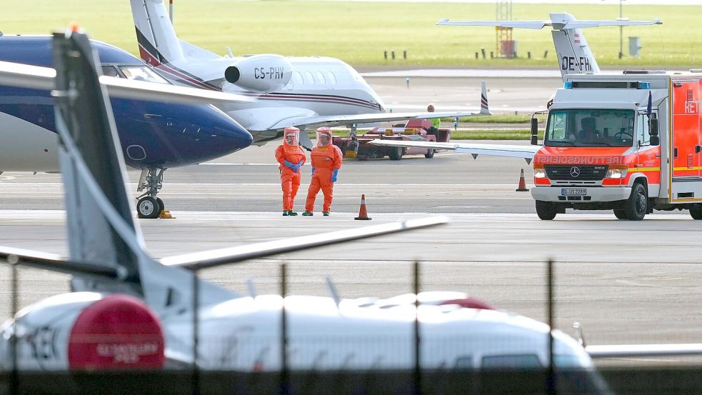 Drei infizierte Passagiere wurden mit zwei Spezialflugzeugen evakuiert. Foto: Peter Dejong