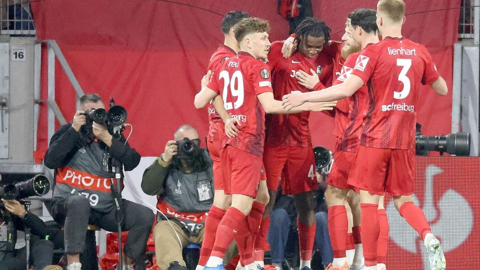 Trotz des Freiburger Sieges gibt es keinen weiteren Champions-League-Platz für die Bundesliga. Foto: Philipp von Ditfurth/dpa