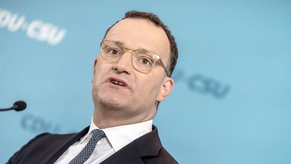 Spahn will einen gemeinsamen Vorschlag mit dem Koalitionspartner für die Reform der Einkommensteuer. (Archivfoto) Foto: Michael Kappeler/dpa